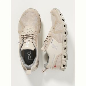 On cloud waterproof sneakers cream grey 9.5